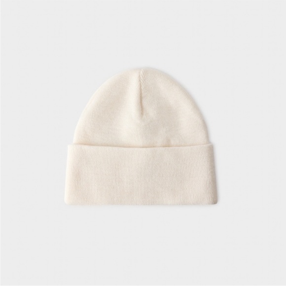Aritzia Accessories - Main Character Peak Beanie